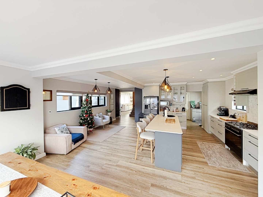 4 Bedroom Property for Sale in Calypso Beach Western Cape